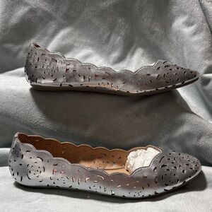 UNIONBAY Women's Silver Cutout Flats